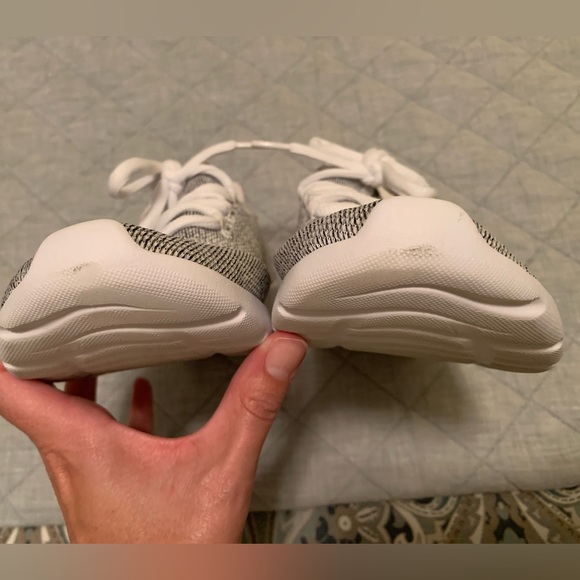 Like New Women’s Adidas Cloudfoam Sneaker - Picture 11 of 15